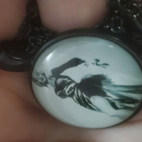 New Marilyn Monroe Glass Cabochon Black Necklace. - Picture 8 of 9